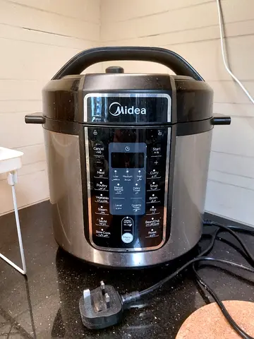 Midea Multi-Cooker (Electric Pressure  Slow Cooker) - Used