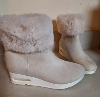 Original DKNY fur boots EU 35