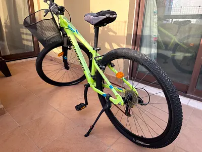 Green mountain bike with front basket — good condition