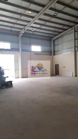 مستودع للايجار مساحة 2700 قدم كهرباء 25 كيلو واط