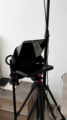 Elgato Prompter - Teleprompter with Built-in Screen