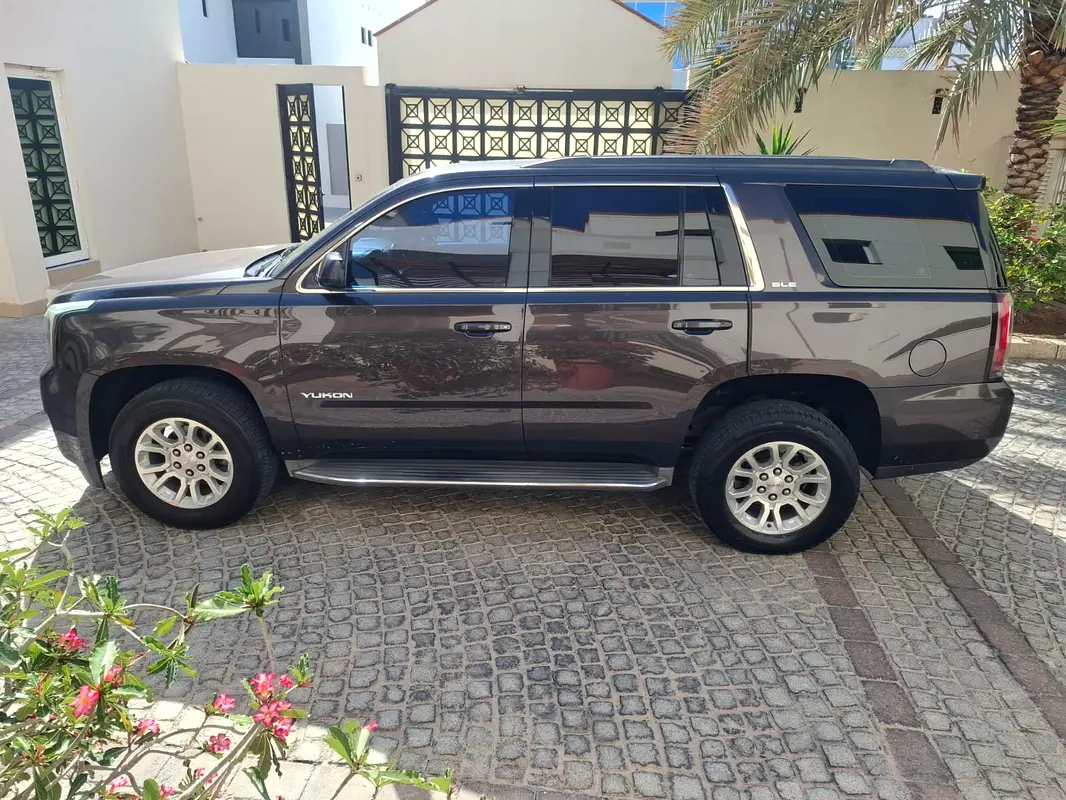 GMC Yukon 2015 — photo 1 of 14