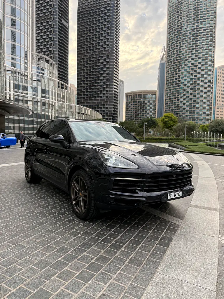 Porsche Cayenne 2018 — photo 1 of 16