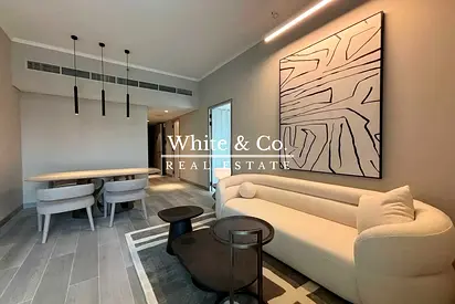Flexible Cheques | Pool View | Furnished