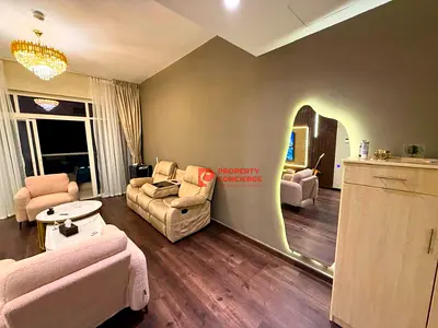 Fully Furnished| Close Kitchen| Upgraded| Big Size