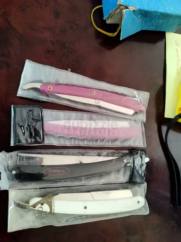 Pack of 4 Folding Straight Razors (New/Unused)