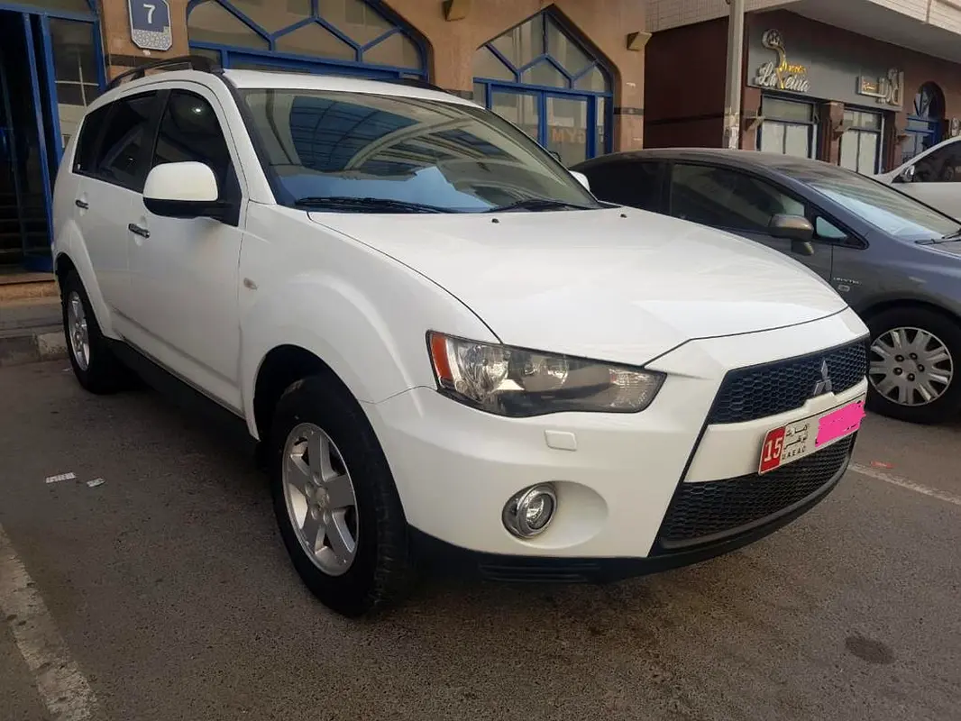 Mitsubishi Outlander 2012 — photo 1 of 6