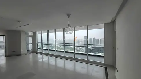 Skyline Views | Stunning 3 Beds | Vacant End June
