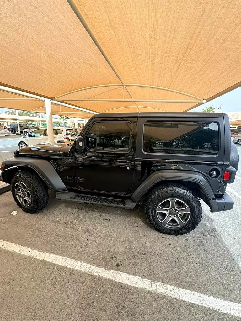 Jeep Wrangler 2023 — photo 1 of 7