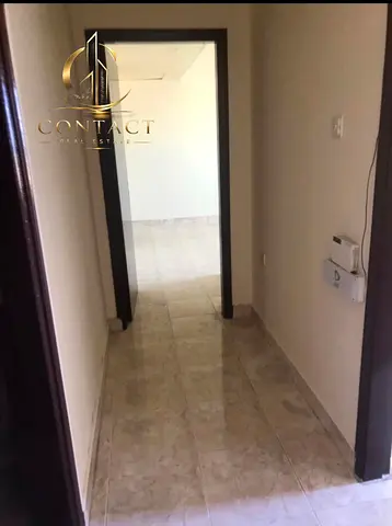 إيجار السنوي – فرصة مميزة 🔥  شقة غرفتين وصالة في موقع استثنائي – أول صف على الكورنيش بإطلالة رائعة 🌊