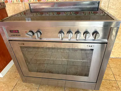 Stainless steel freestanding oven with ceramic glass hob (working)