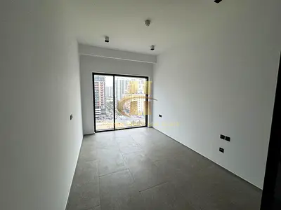 Modern Living | On Mid Floor | Ready to move