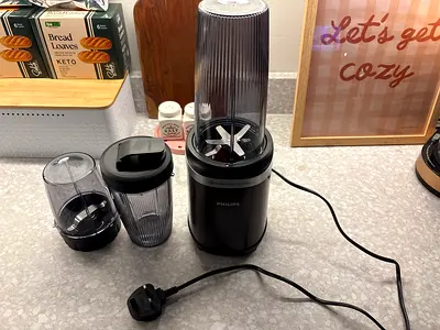 Philips Blender with To-Go Cup and Grinder
