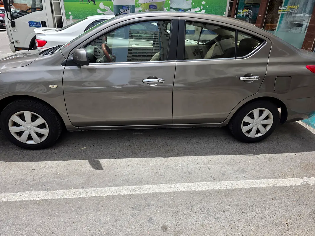 Nissan Sunny 2013 — photo 1 of 3