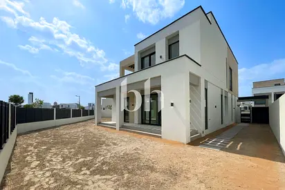 Large Plot And Corner Unit | Panoramic View