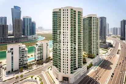 2 Bedrooms Luxurious Corner Unit | Distress Deal