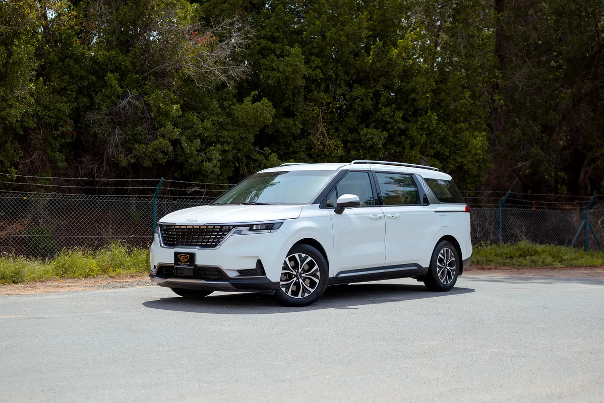 Kia Carnival 2022 — photo 1 of 19