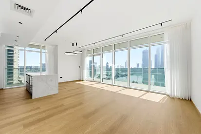 Marina View| Vacant | Upgraded | Corner unit