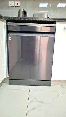 Samsung dishwasher 3 rack latest model neat and clean good condition same like new