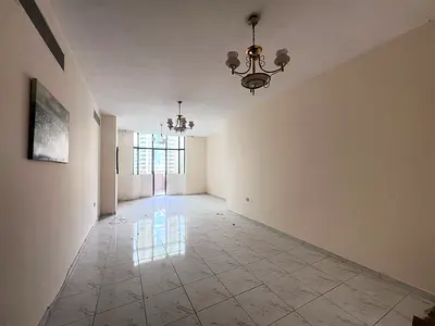 Balcony with built-in wardrobes. Prime and vibrant location, close to all services and near the Dubai exit.