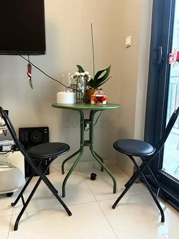 Table, chairs
