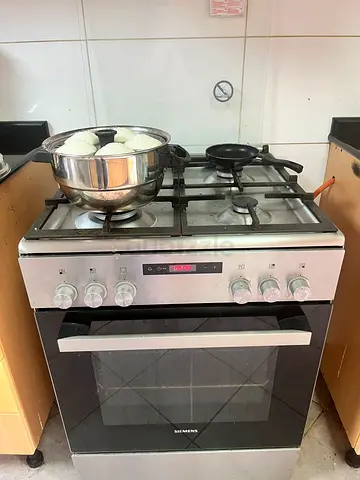 Used freestanding gas cooker with oven - stainless steel