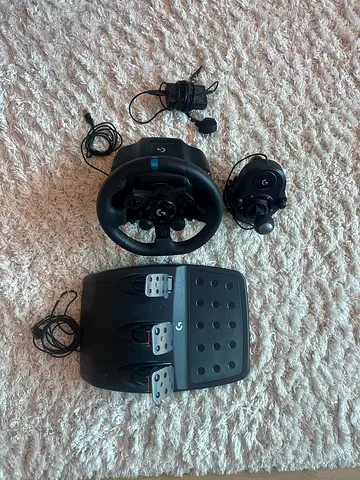 Logitech G923 full set with Logitech shifter.