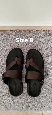 Mens size 8 brown leather sandals - barely worn