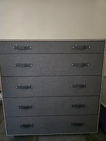Chest of drawers