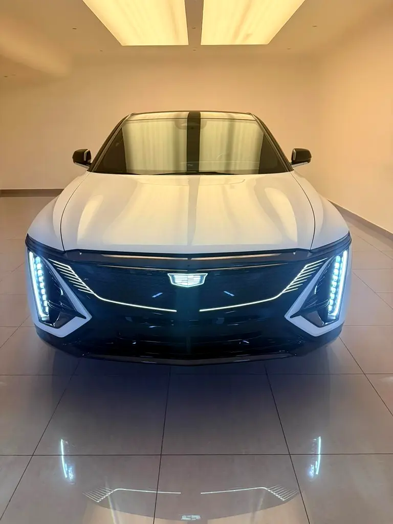 Cadillac Lyriq 2025 — photo 1 of 16