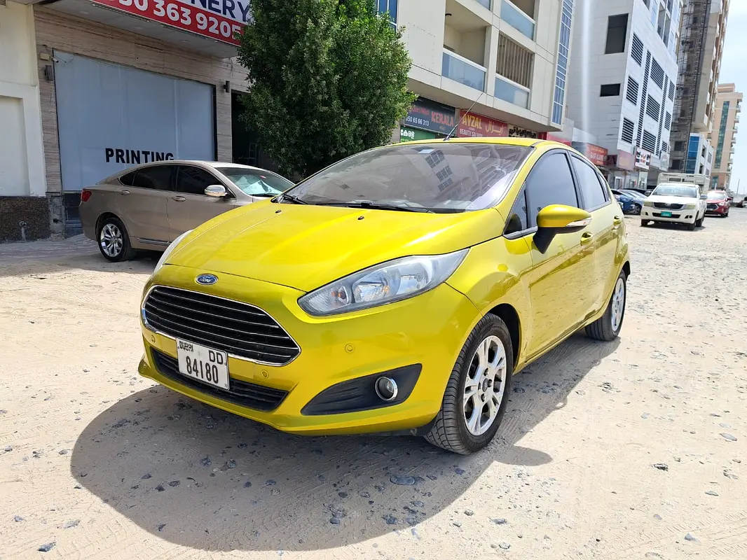 Ford Fiesta 2015 — photo 1 of 6