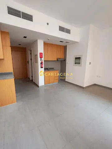 ستديو مع حديقة