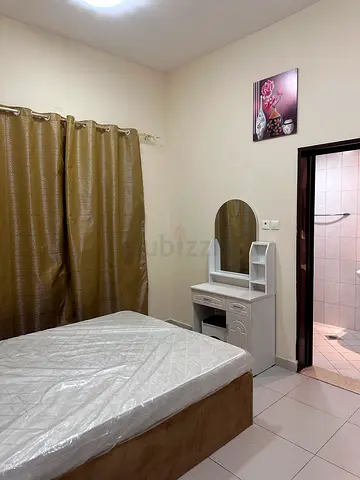 Executive bechlor room available alnhda 2 dubia side no comishion direct owner