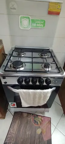 4-burner gas stove with oven — used, working condition