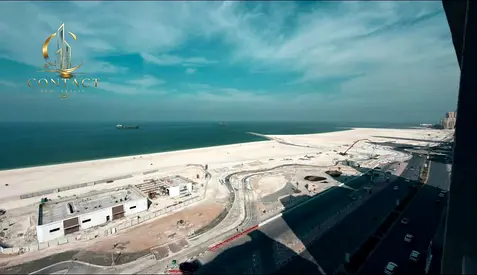 فرصة مميزة للإيجار السنوي على كورنيش عجمان 🌊