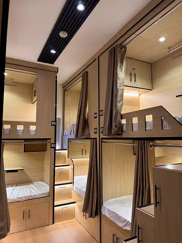 Budjet Hostel‼️Near DIC Metro🚉