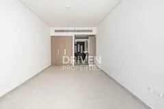 Well-kept Apt and Best Layout with Balcony