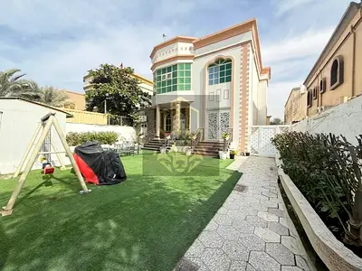 فيلا للبيع بالروضة 2 | أرضي + أول | 5 غرف نوم + 4 حمامات + مجلس وصالة + مطبخ رئيسي وتحضيري + غرفة خادمة + حوش كبير مساحة 5000 قدم السعر 1.700.000