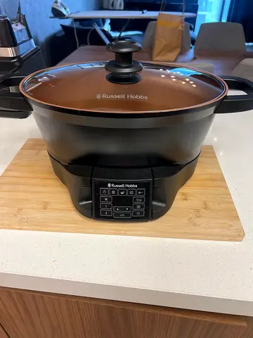Slow cooker