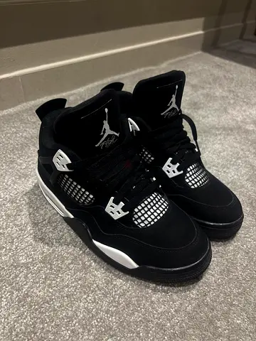 Jordan 4 White thunder 38.5 / UK 5.5