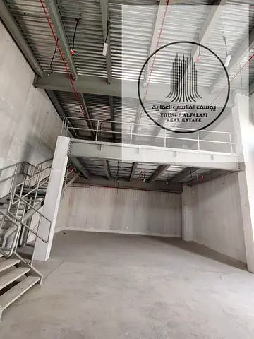 Mezzanine warehouse with an area of ​​3000 feet | 44 kW .
