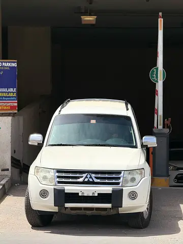 Mitsubishi Pajero GLS MID 2011 - GCC Specs