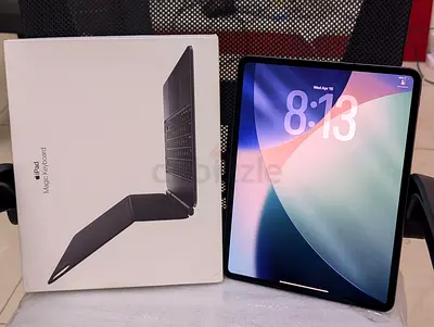 iPad Pro M4 pro 13 inch _ 512GB_ Wifi cellular _ Like _New with Magic keyboard and screen protector