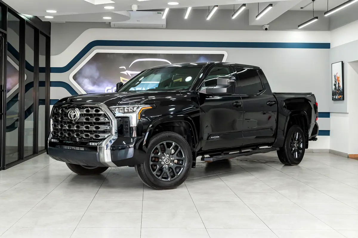 Toyota Tundra 2023 — photo 1 of 13
