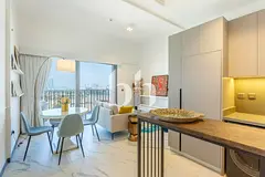 Contemporary | Multiple cheques | Burj view