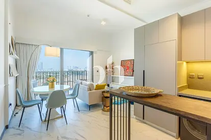 Contemporary | Multiple cheques | Burj view