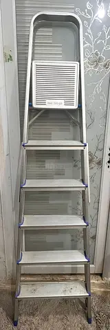 Aluminum Step Ladder for Easy Access