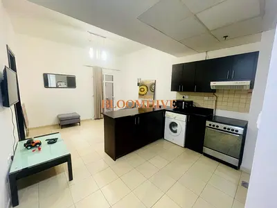 Distress Deal: Very Well Maintained 1BHK with Balcony Built in wardrobes