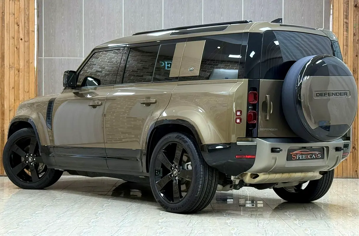 Land Rover Defender 2024