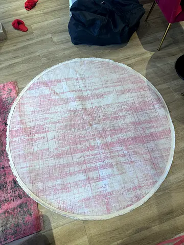 Light pink round modern rug